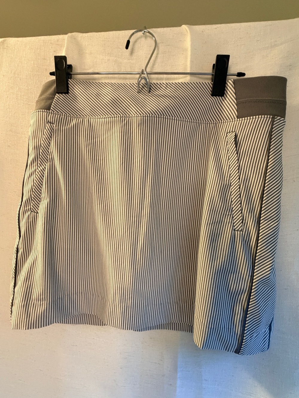 Athleta Brooklyn Textured 16” Skort City Stripe Sea Salt Size 10